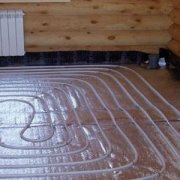 Underfloor heating underlay: alin ang ilalagay sa ilalim ng tubig, at alin sa ilalim ng electrical system?