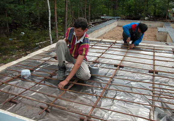 Pinahusay na kongkreto na screed na pagtula