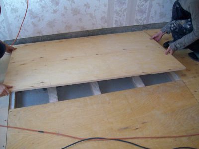 Ang makapal na playwud ay maaaring mapalitan ang mga subfloor boards