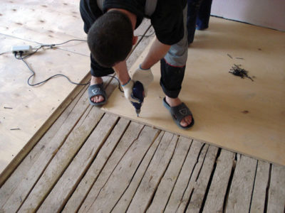 Pag-install ng playwud sa plank floor