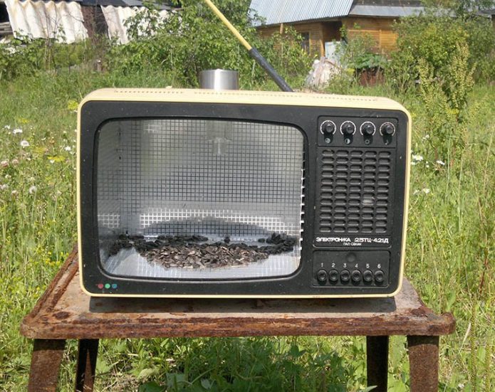 Mga bird feeder sa TV