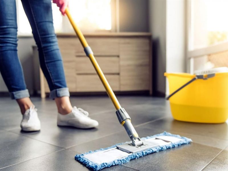 Gaano kadalas ang kailangan mong vacuum at i-mop ang mga sahig sa apartment