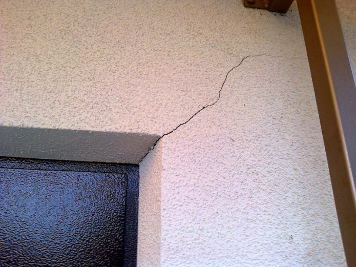 Wall crack