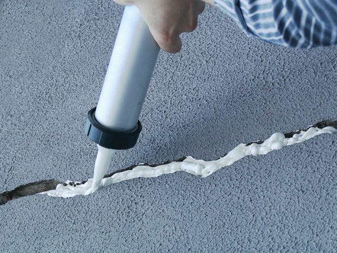 Crack sealing na may silicone sealant