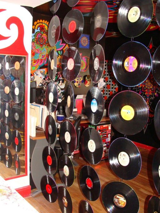 Craft sa anyo ng isang kurtina mula sa mga talaan ng vinyl